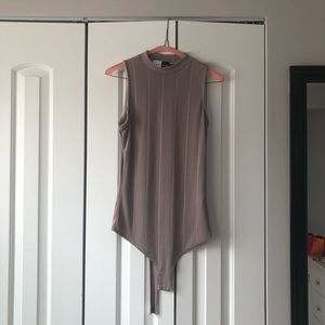 FASHION NOVA SIZE MEDIUM TAN BODYSUIT HIGH NECK